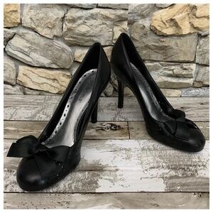 #06 BCBGirls Ribbon Bows Classic Black Leather Heels Pumps Shoes 7 Brazil BCBG
